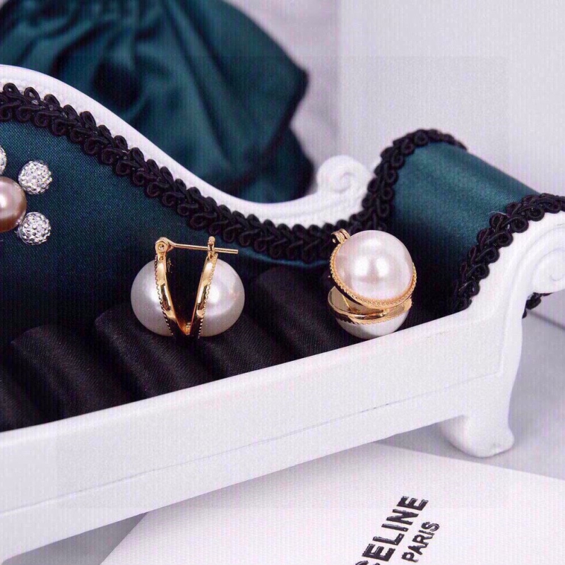 Ce**e earrings